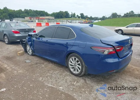 2023 Toyota Camry Le z USA, uszkodzony, nr VIN 4T1C11AK2PU085308